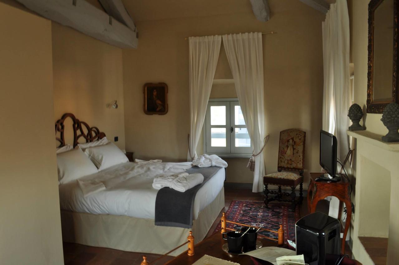 Hotel Antico Borgo Cuneo Habitación foto